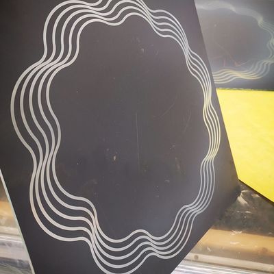 LED-spiegelgraveringsmachine Verticale structuur Lasersnijglas Sandblast Stencil