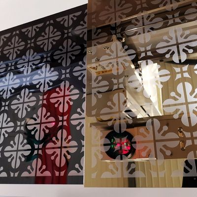 Verbindingsbewegingsvorm met vijf assen Lasergraveringsmachine voor de decoratie van liftdeuren
