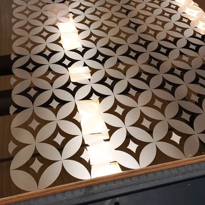 Verbindingsbewegingsvorm met vijf assen Lasergraveringsmachine voor de decoratie van liftdeuren