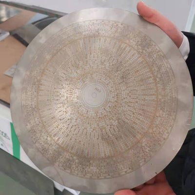 Ondersteuning van buitenlandse ingenieurs Werelds grootste lasergraveringsmachine
