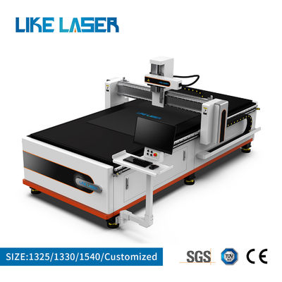 Metalen lasermarkeringsmachine voor het sculpteren van decoratieve plaques in roestvast staal