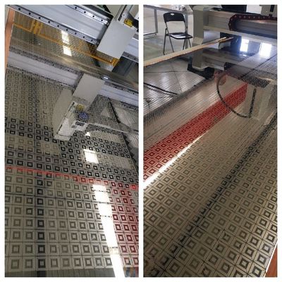 Metalen lasermarkeringsmachine voor het sculpteren van decoratieve plaques in roestvast staal