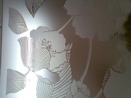 Aanpassing Glas Verticale Laser Blade Gravure Machine voor Kunst Glas Schuifdeur